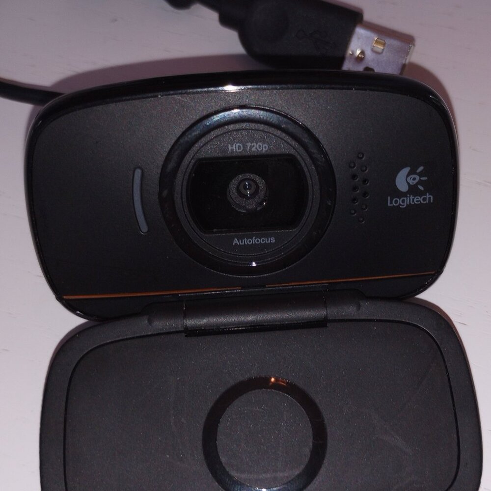 Logitech Camera webcam clips onto computer